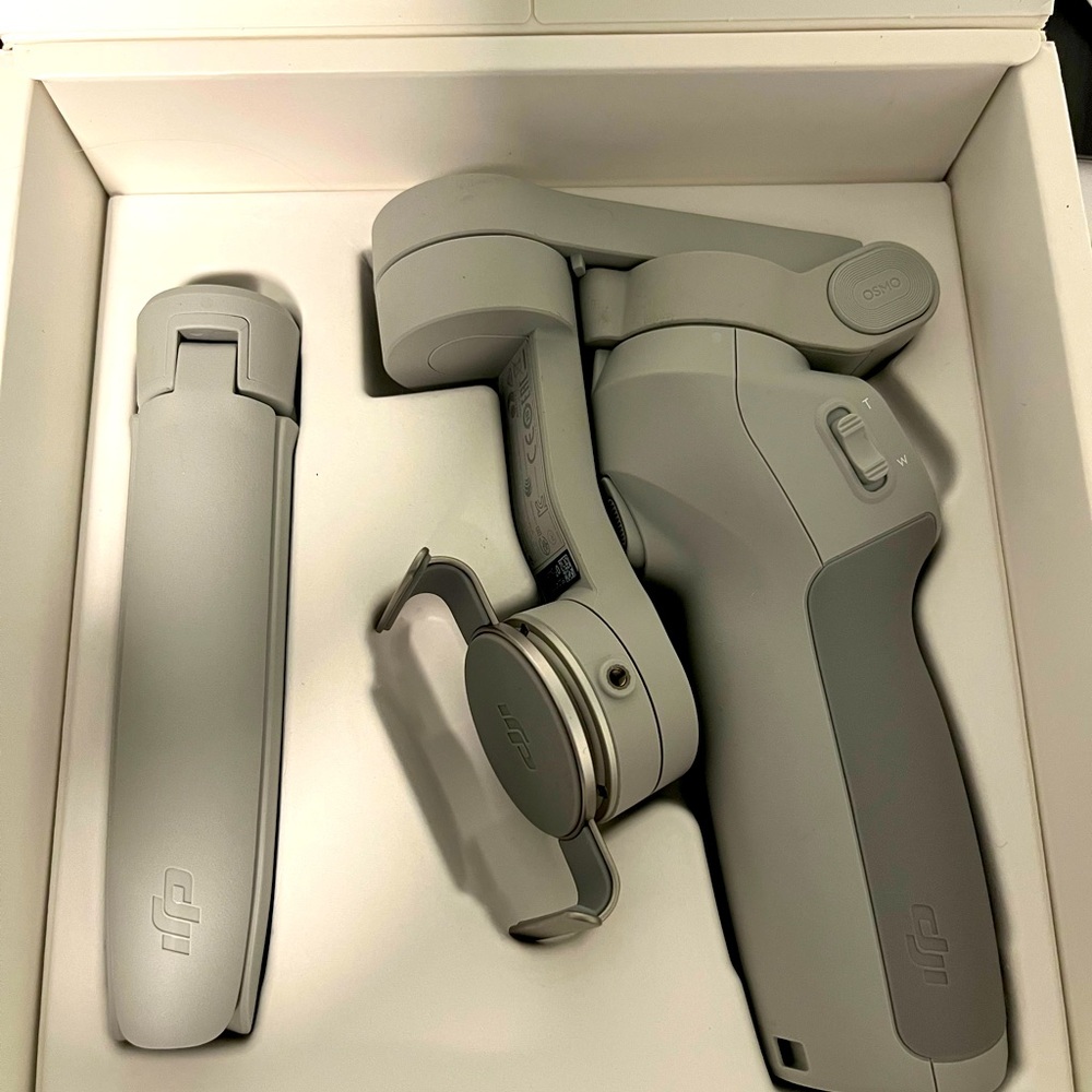 DJI OM 4 mobile video stabilizer
